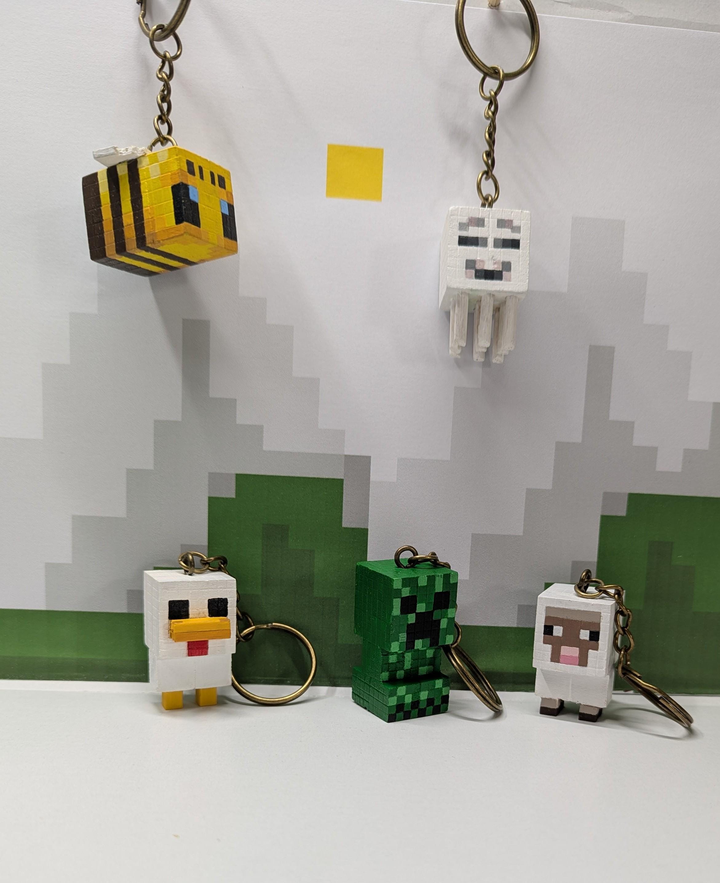 Minecraft Inspired Wooden Keyrings – Handmade & Hand-Painted, Creeper, Bee, Chicken, Sheep and Ghast